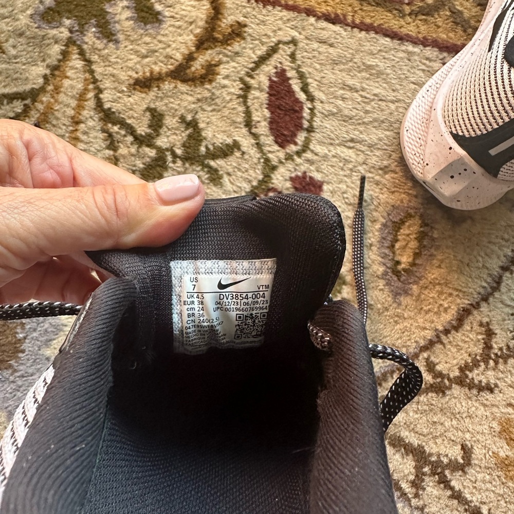 Nike Pegasus 40 Running Sneakers - Picture 8 of 9